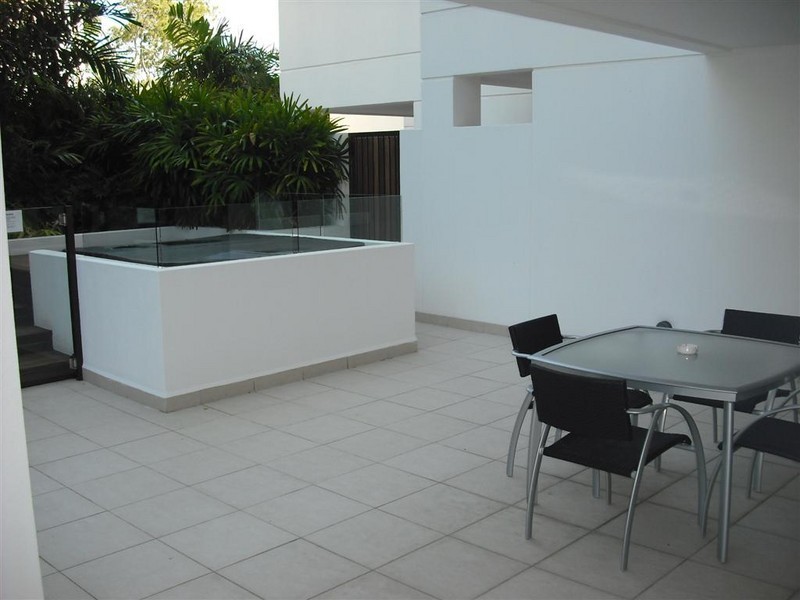 102/468 Esplanade, Torquay QLD 4655