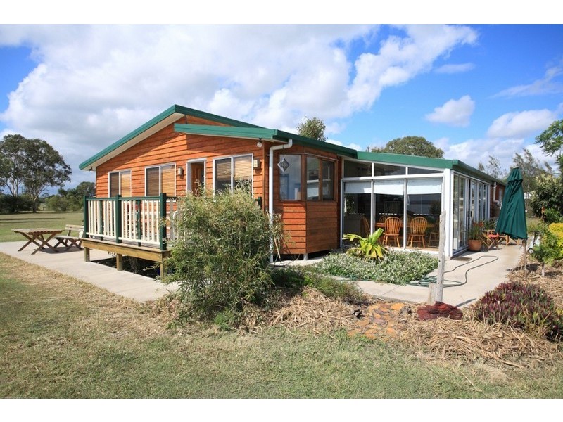 2 Beck Road, Urangan QLD 4655