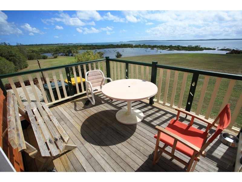 2 Beck Road, Urangan QLD 4655