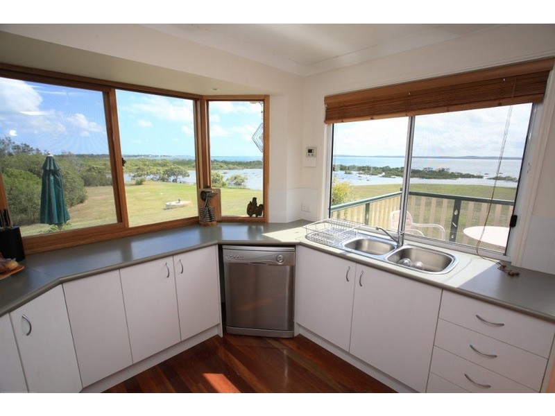 2 Beck Road, Urangan QLD 4655