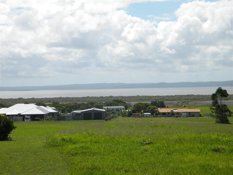 16 Windjammer Circuit, River Heads QLD 4655