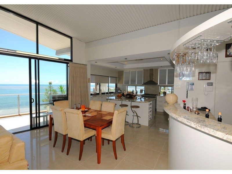 17/558 Charlton Esplanade, Urangan QLD 4655