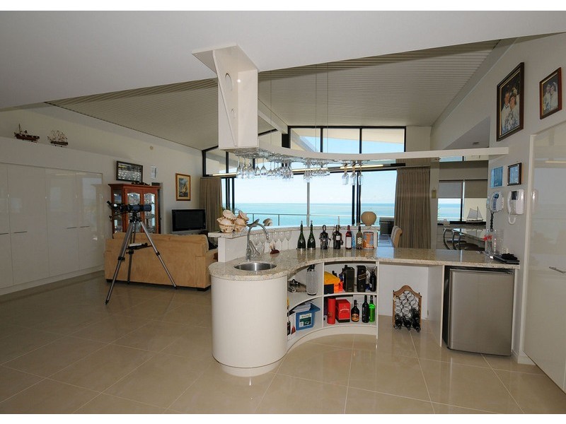 17/558 Charlton Esplanade, Urangan QLD 4655