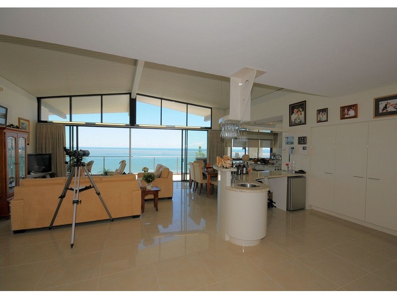 17/558 Charlton Esplanade, Urangan QLD 4655