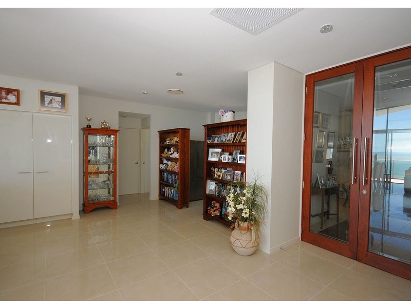 17/558 Charlton Esplanade, Urangan QLD 4655