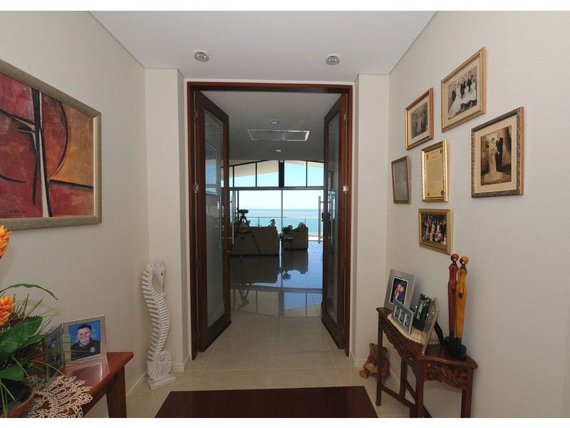 17/558 Charlton Esplanade, Urangan QLD 4655