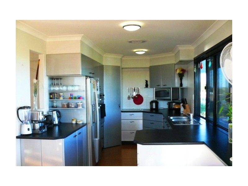 1 Tradewind Close, River Heads QLD 4655