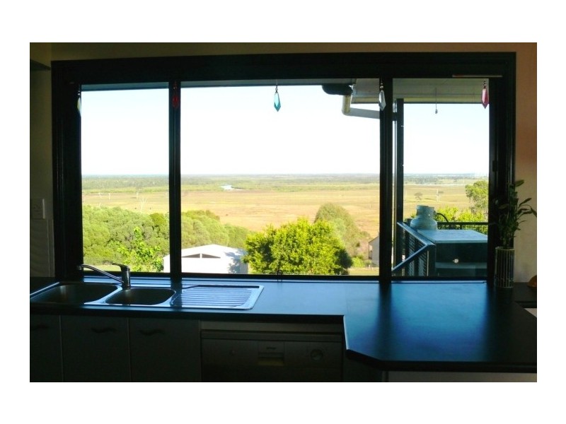 1 Tradewind Close, River Heads QLD 4655