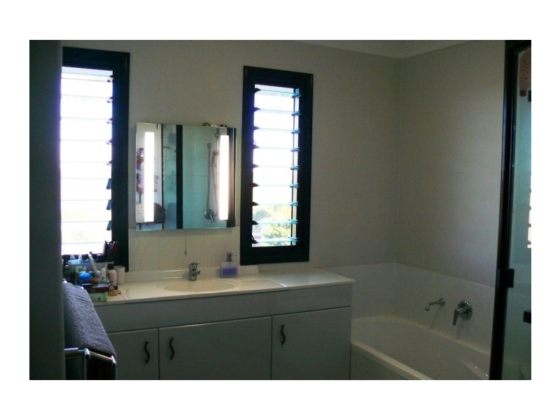 1 Tradewind Close, River Heads QLD 4655