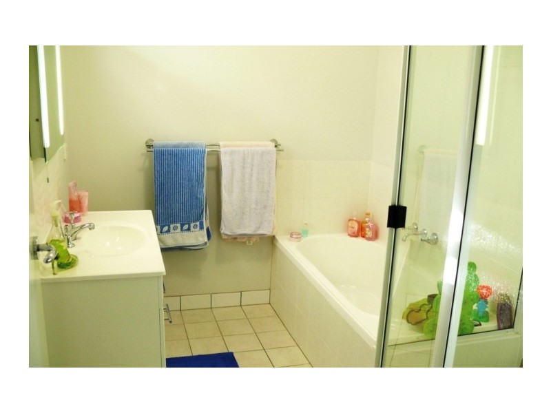 1 Tradewind Close, River Heads QLD 4655