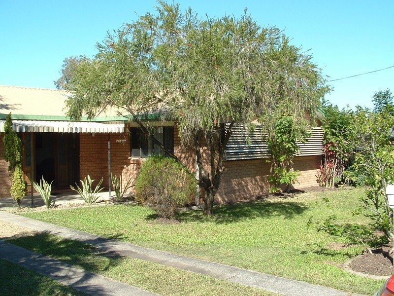 96 Limpus Street, Urangan QLD 4655