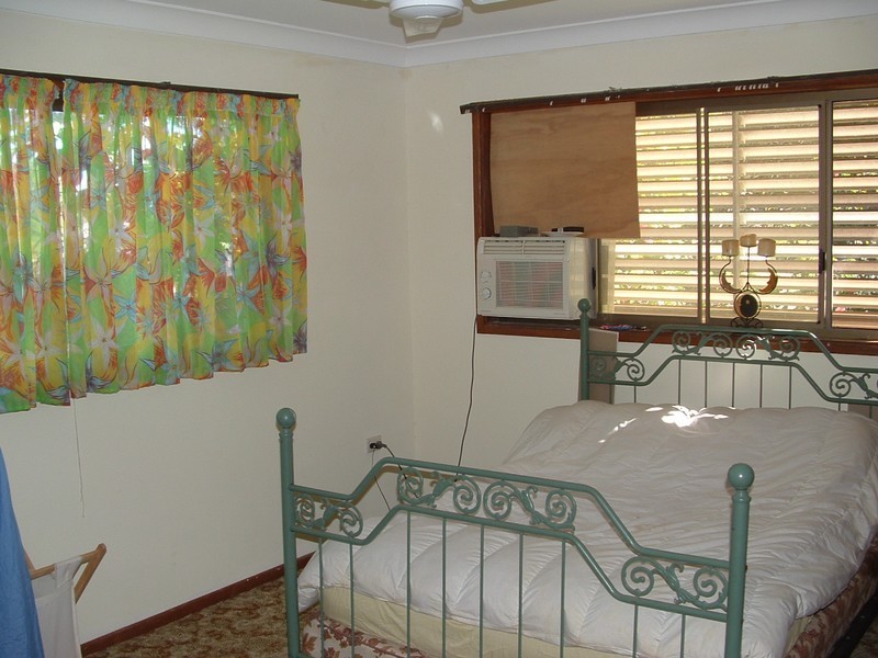96 Limpus Street, Urangan QLD 4655