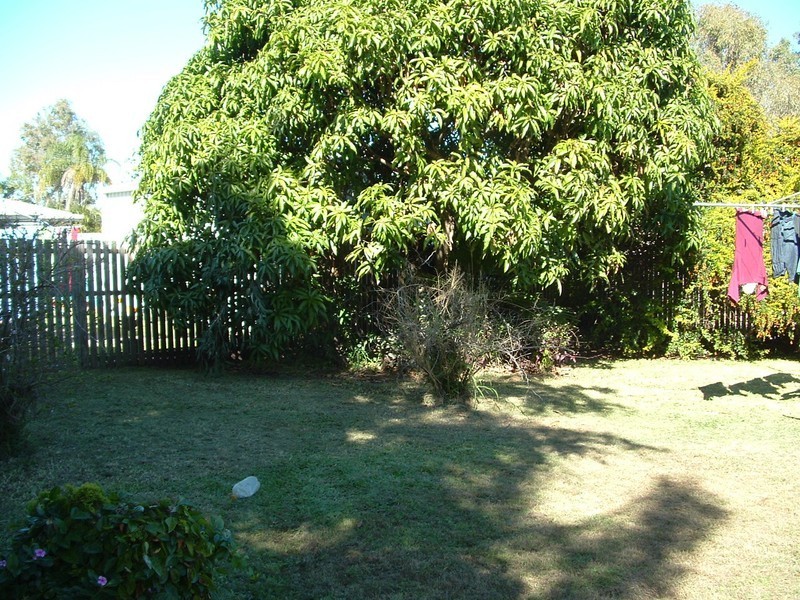 96 Limpus Street, Urangan QLD 4655