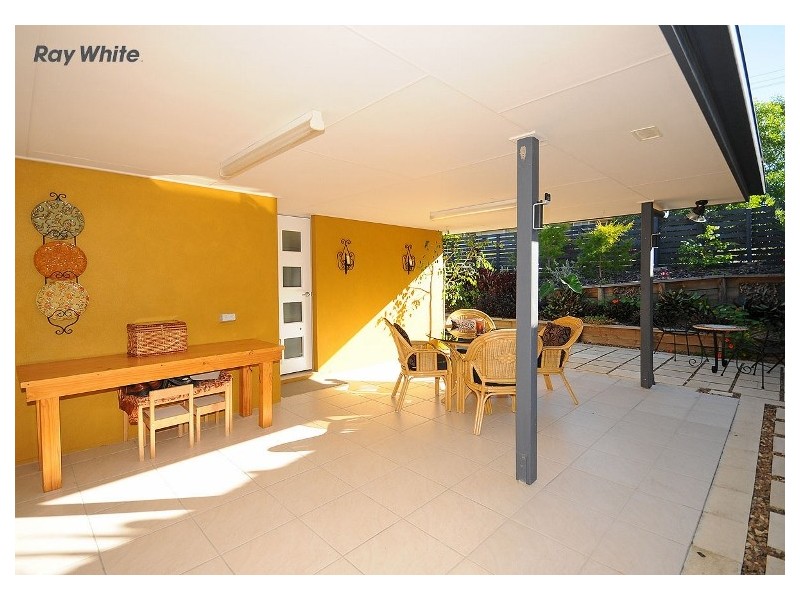 12 Barry Street, Torquay QLD 4655