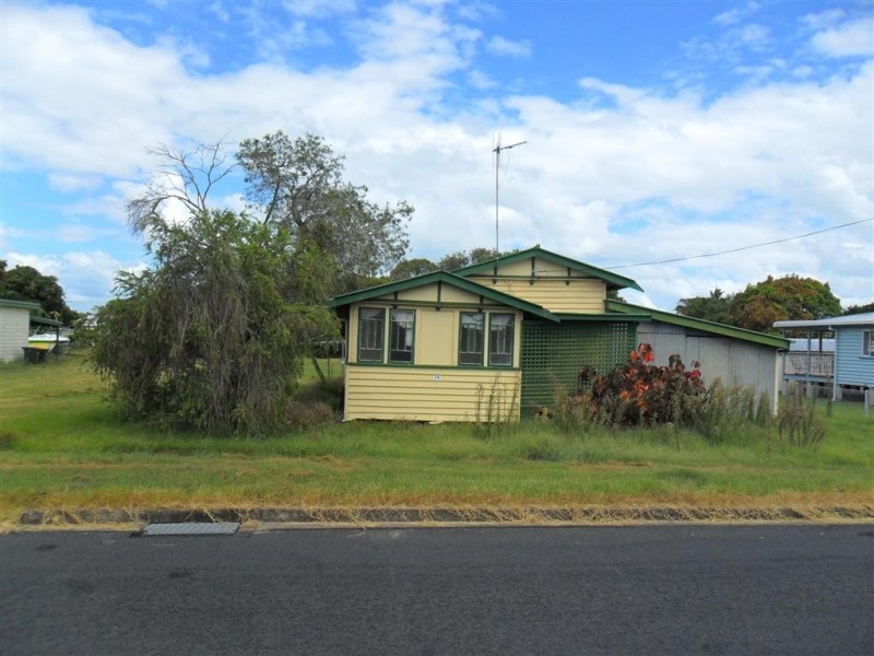 14 Pilot Street, Urangan QLD 4655