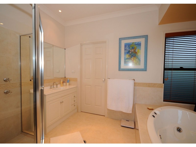 6 Baunfiend Court, Urraween QLD 4655