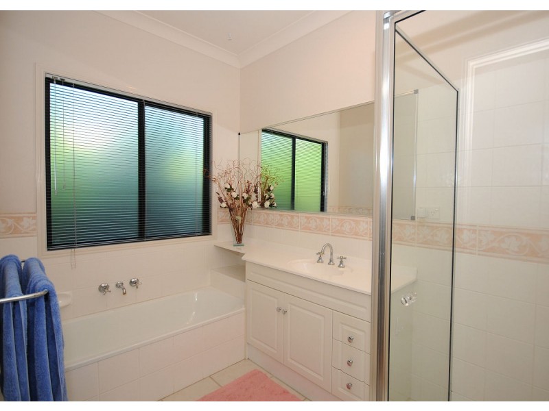 6 Baunfiend Court, Urraween QLD 4655