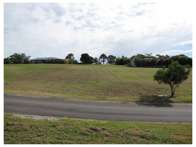 4 Edgewater Court, Hervey Bay QLD 4655