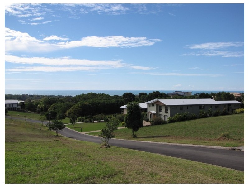 4 Edgewater Court, Hervey Bay QLD 4655