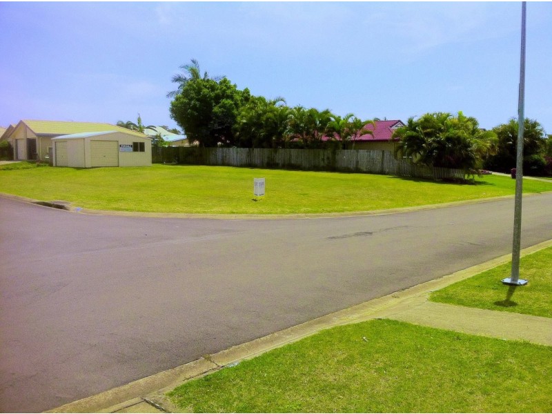 14 Satinay Street, Urangan QLD 4655