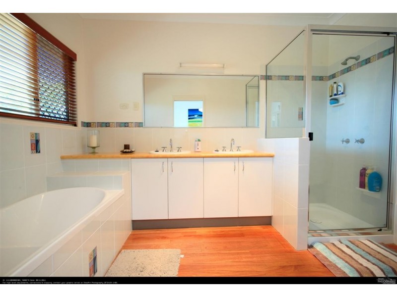 20 Foreshore Drive, Urangan QLD 4655