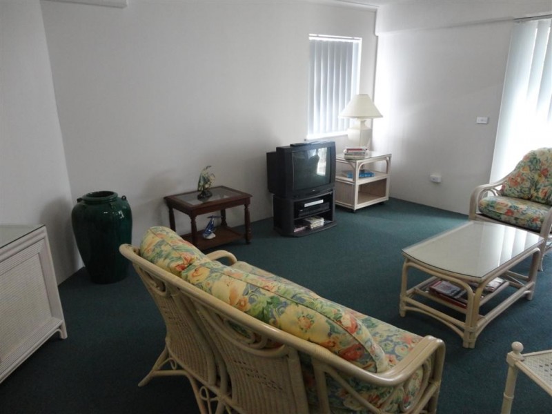 3/458 Charlton Esplanade, Torquay QLD 4655