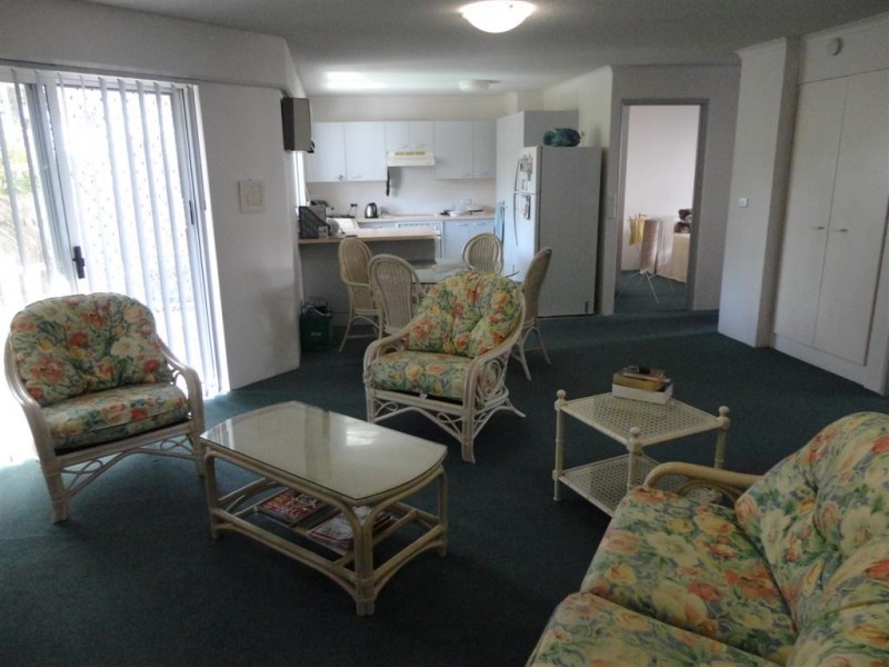 3/458 Charlton Esplanade, Torquay QLD 4655
