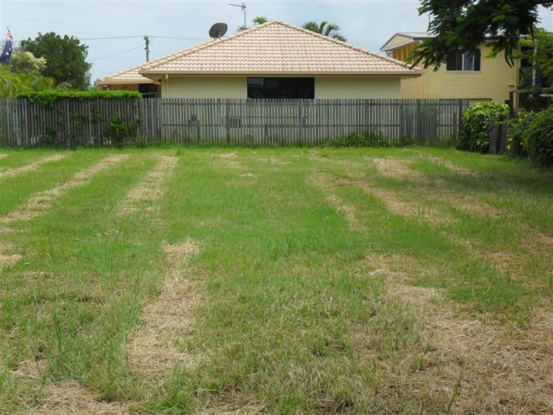 8 Edwin Street, Urangan QLD 4655