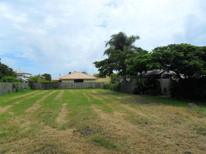 8 Edwin Street, Urangan QLD 4655