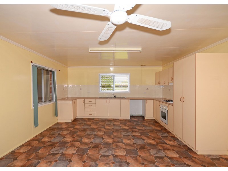 77 Spence Street, Point Vernon QLD 4655