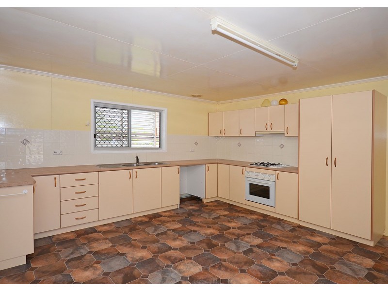 77 Spence Street, Point Vernon QLD 4655