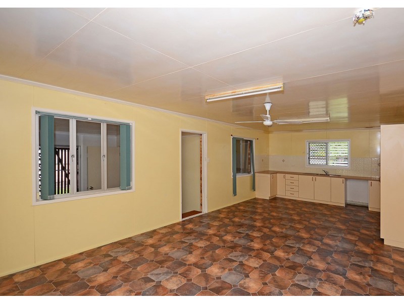 77 Spence Street, Point Vernon QLD 4655