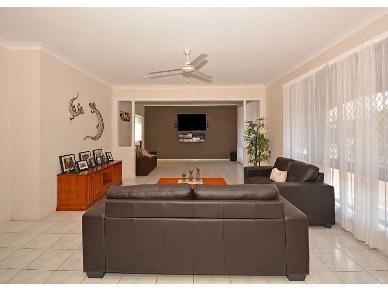 10 Park Street, Urangan QLD 4655