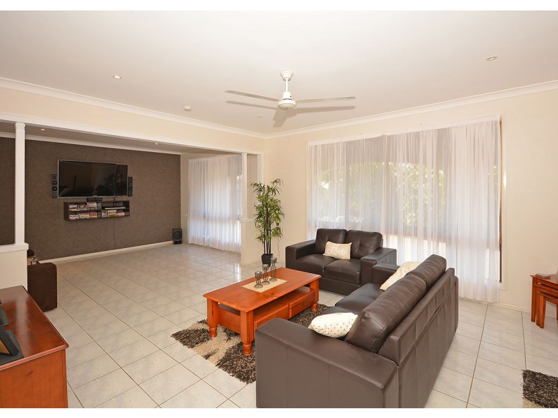 10 Park Street, Urangan QLD 4655
