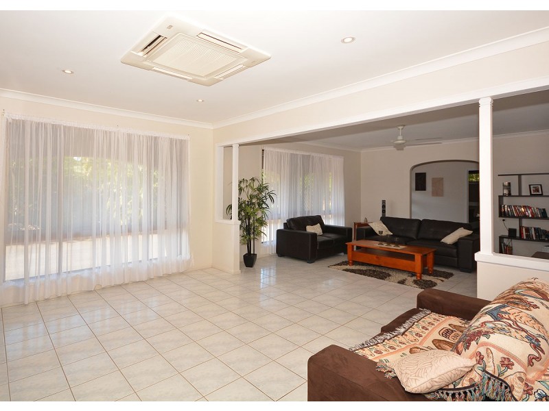 10 Park Street, Urangan QLD 4655
