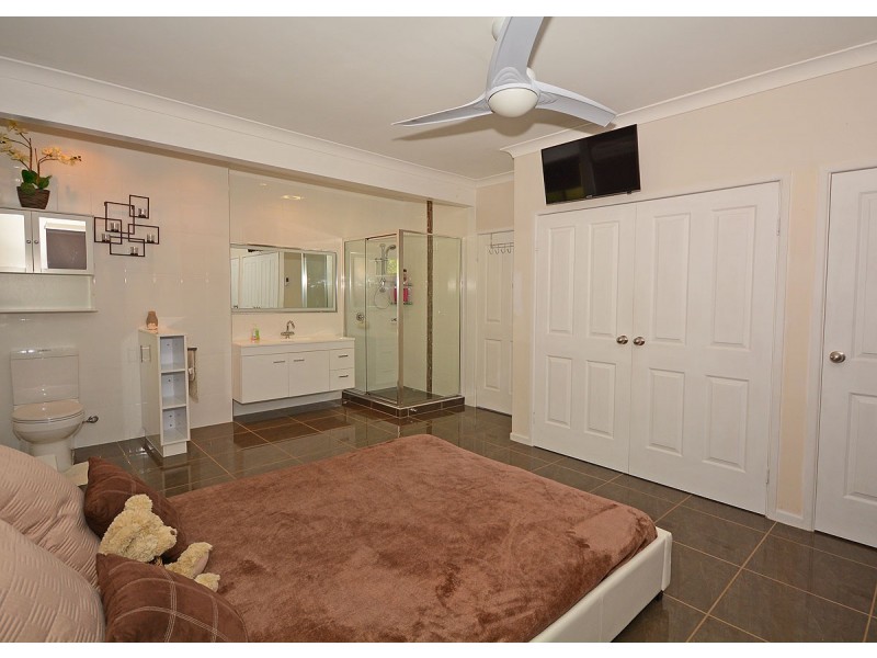 10 Park Street, Urangan QLD 4655