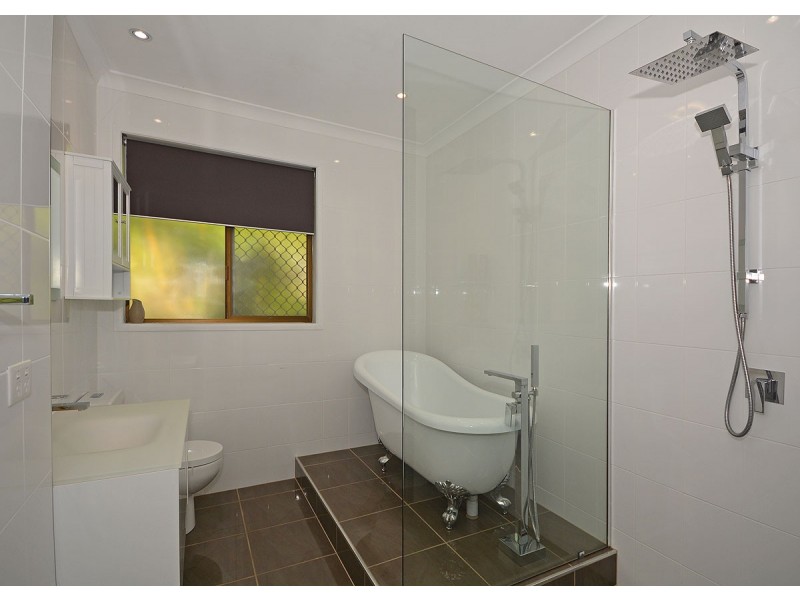 10 Park Street, Urangan QLD 4655