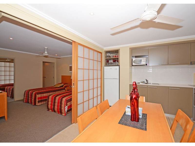 112/569 Charlton Esplanade, Urangan QLD 4655