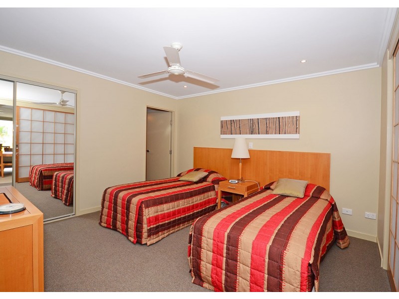 112/569 Charlton Esplanade, Urangan QLD 4655