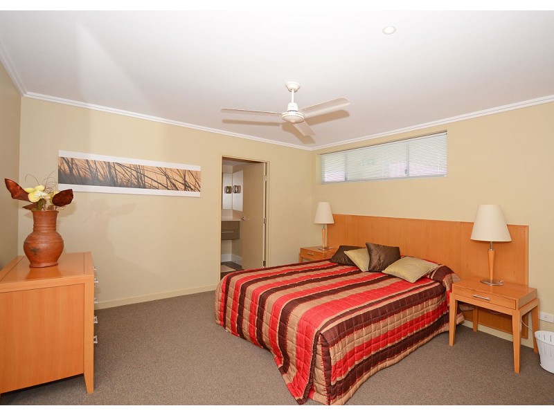 112/569 Charlton Esplanade, Urangan QLD 4655