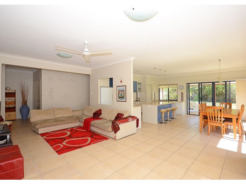 22 Sunline Court, Urangan QLD 4655