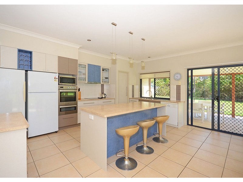 22 Sunline Court, Urangan QLD 4655