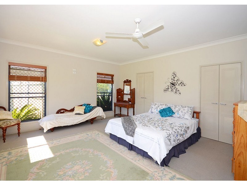 22 Sunline Court, Urangan QLD 4655