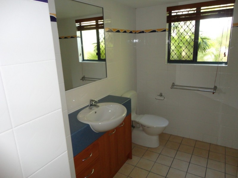 U 128 and 129 Buccaneer Avenue, Urangan QLD 4655
