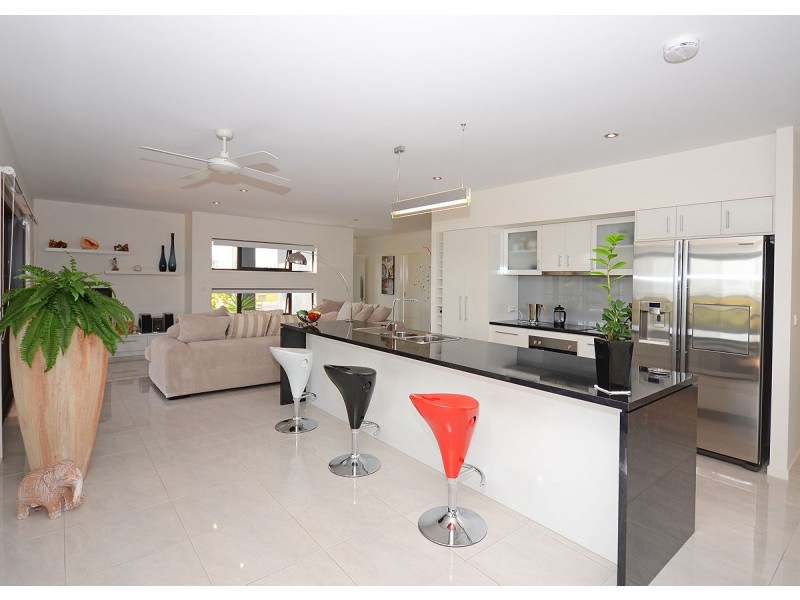 6 Cockle Court, Burrum Heads QLD 4659