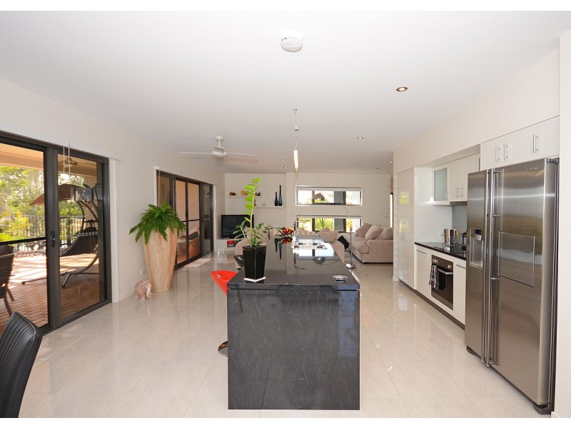 6 Cockle Court, Burrum Heads QLD 4659
