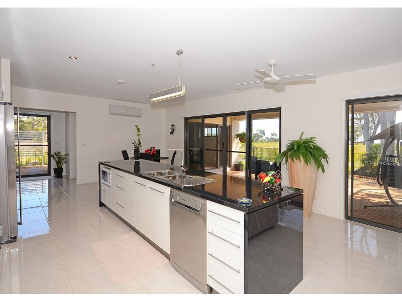 6 Cockle Court, Burrum Heads QLD 4659