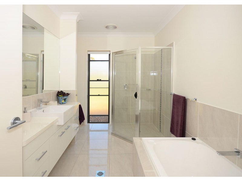 6 Cockle Court, Burrum Heads QLD 4659