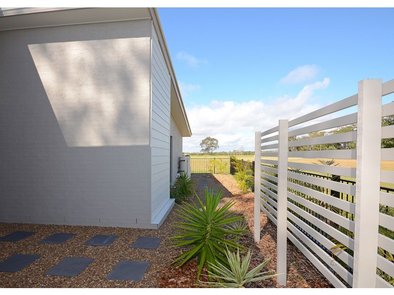 6 Cockle Court, Burrum Heads QLD 4659