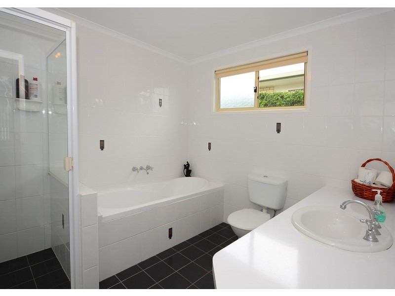 5 Vanda Street, Urangan QLD 4655